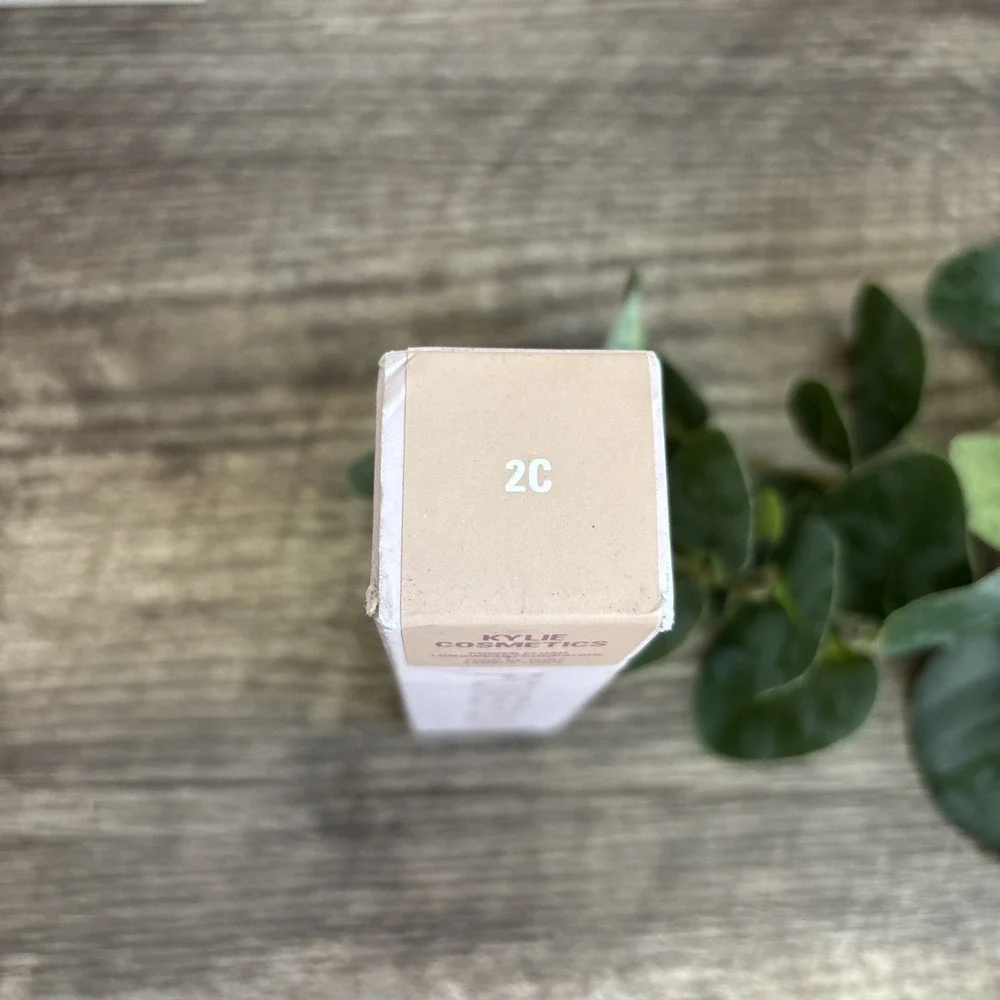 KYLIE COSMETICS POWER PLUSH FOUNDATION IN 2C
